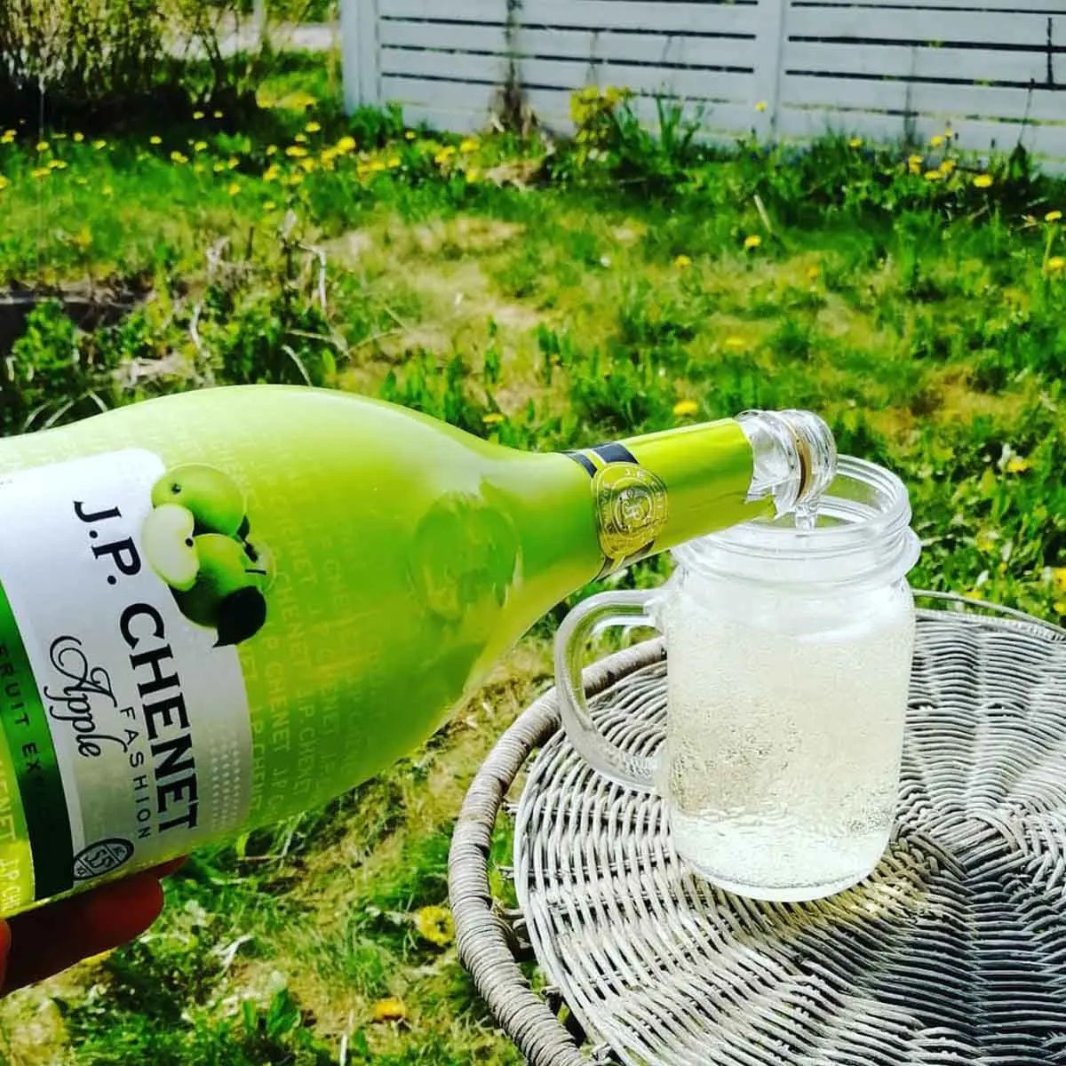 Espumante Francês Maçã Verde Fresh Fruit Explosion Fashion J. P. Chenet 750ml