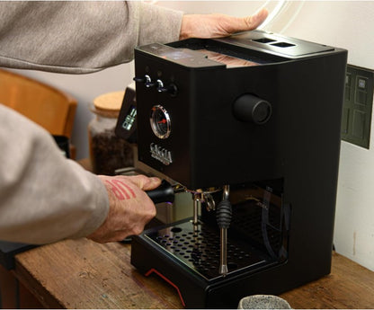 Cafeteira Expresso Manual Gaggia Classic UP 2,1L Preta